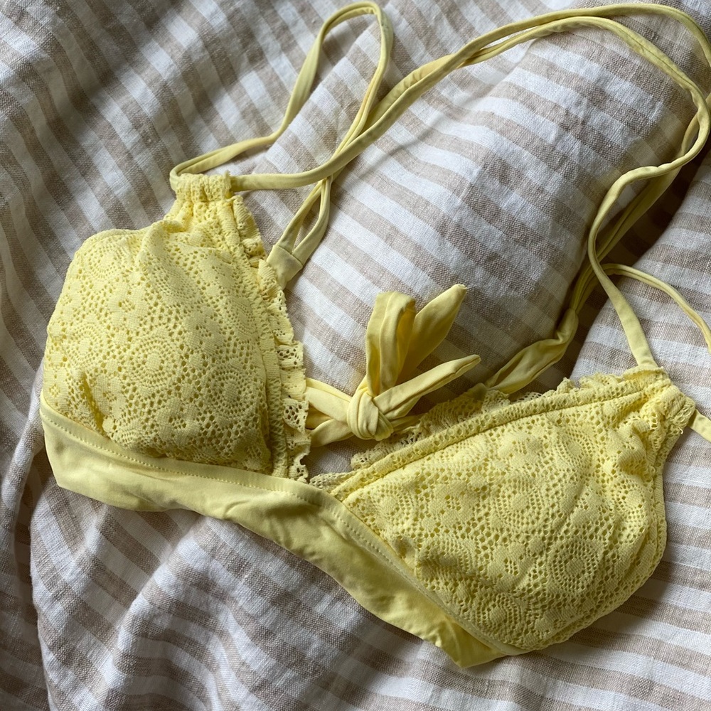 Yellow Bikini - Picture 4 of 5